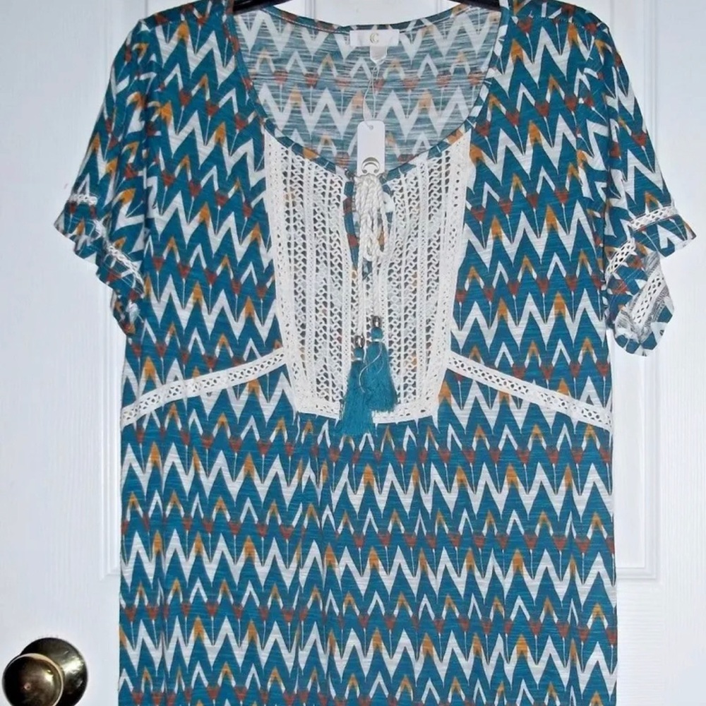 NWT Ladies size L Charming Charlie turquoise chevron tunic short sleeve shirt